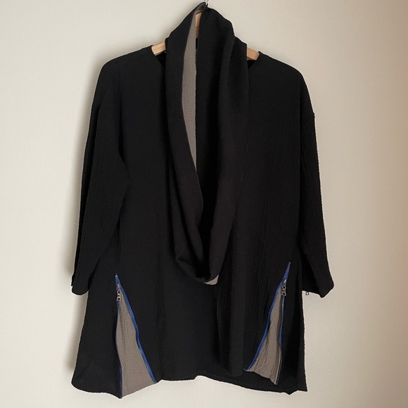IC by Connie K Black And Tan w/ Zip Design Top And Removable Scarf Size Medium - Picture 1 of 9